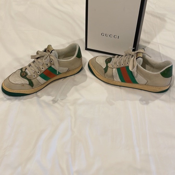 GUCCI Men US 9.5/UK 9 Screener GG Sneaker Made to Look Worn; White/Green/Red - Picture 2 of 9